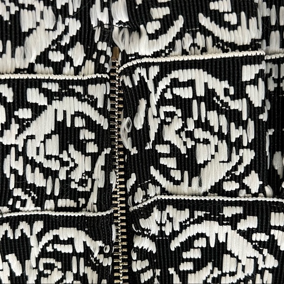 Aqua Brand Pattern Skirt - Picture 6 of 9